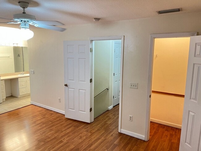 Building Photo - 3bed/2bath townhouse close to Disney includes utility (restrictions apply)