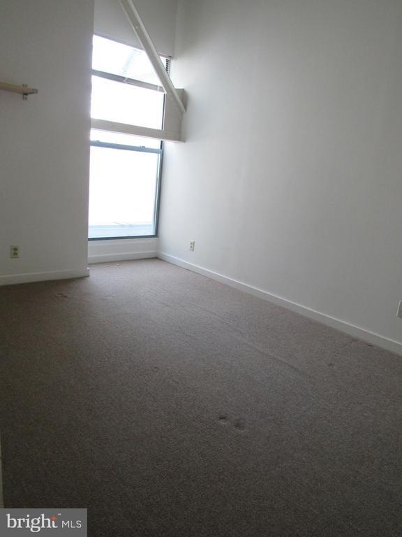 Building Photo - 3 N Christopher Columbus Blvd