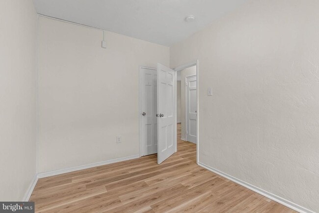 Building Photo - 734 North Terrace