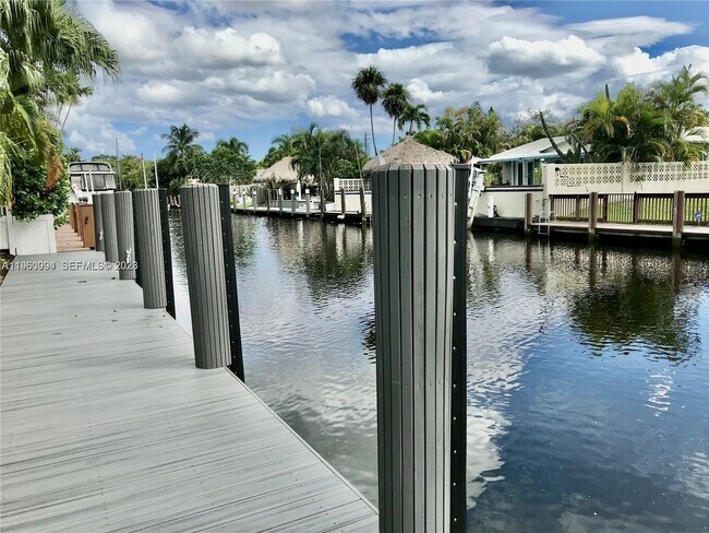 Building Photo - 1704 SW 5th Ct