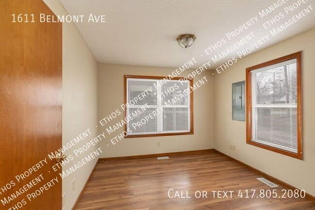 Building Photo - 1611 W Belmont St