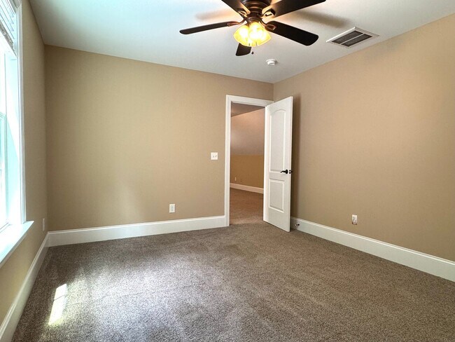 Building Photo - 3658 Pleasants Ridge Dr