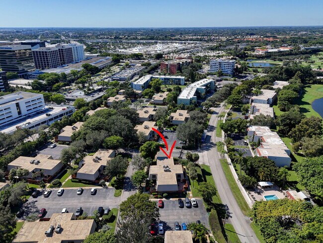 Building Photo - 1700 Embassy Dr