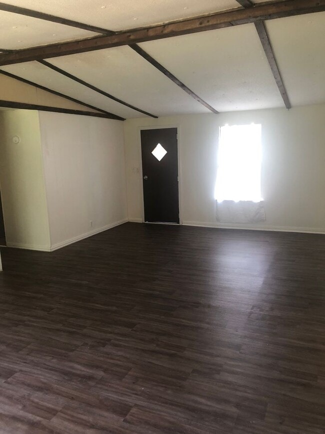 Building Photo - 3 Bedroom Rental In North Crawfordville Av...