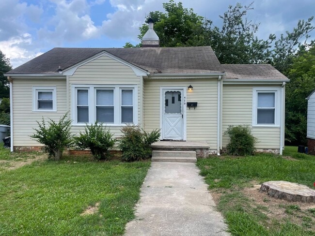Building Photo - 3 BED, 1 BATH HOME LOCATED IN ASHEBORO!