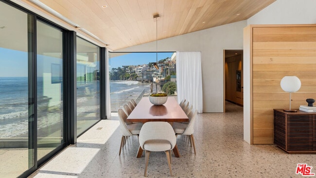 Building Photo - 31388 Broad Beach Rd
