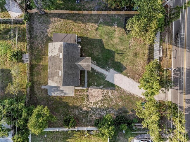 Building Photo - 2600 S Crystal Lake Dr