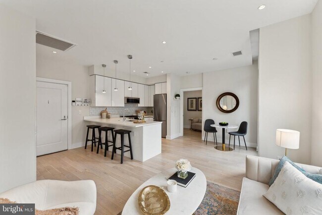 Building Photo - 1745 N St NW