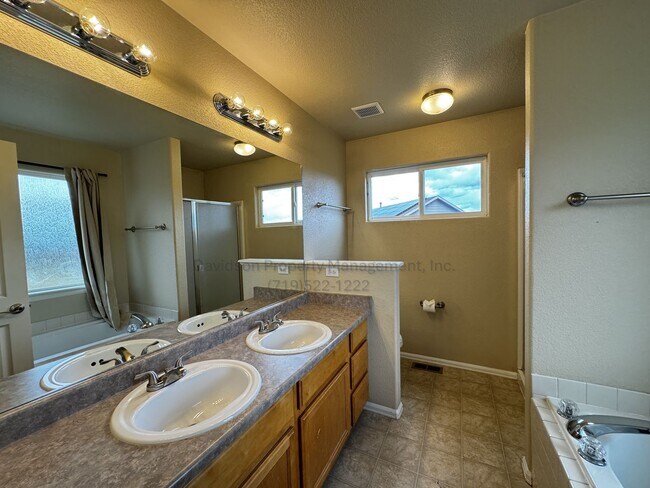 Building Photo - Stunning 4 Bedroom House in Security-Widefield