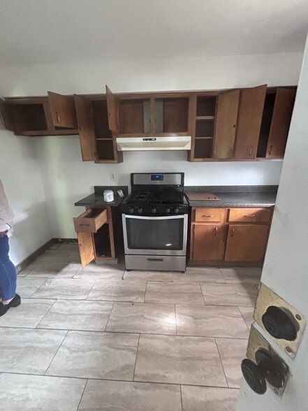 Building Photo - 12118 Center Ave