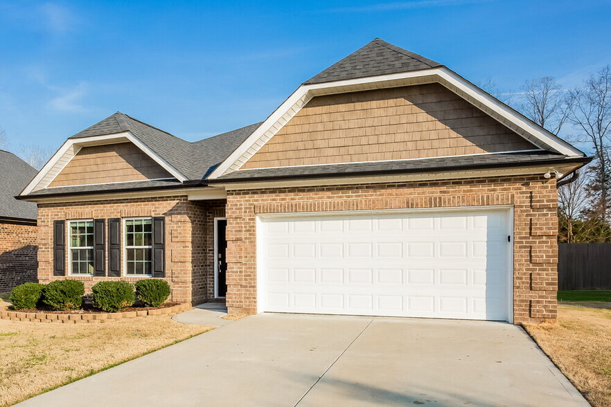 Building Photo - 12884 Hill Pine Rd