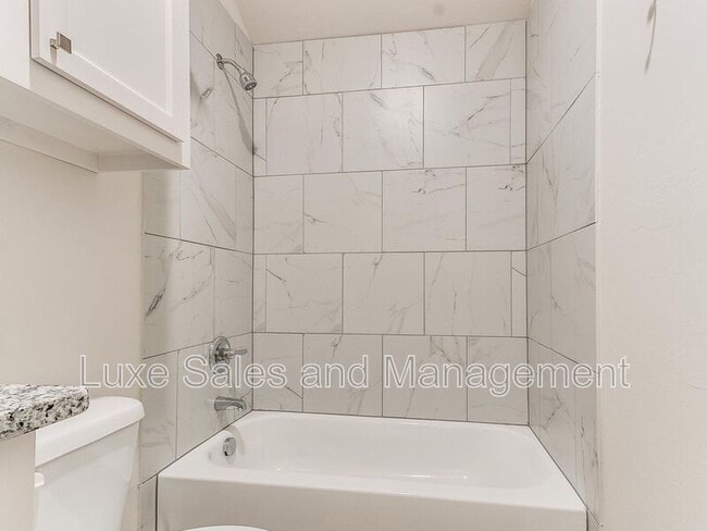 Building Photo - 3703 N Divis Ave