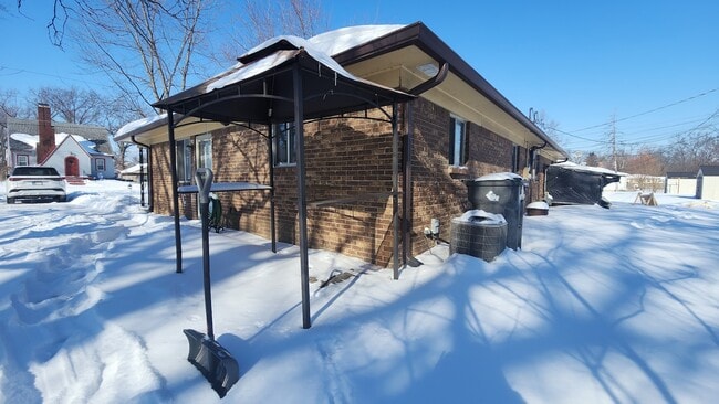 Building Photo - 5025 S Walcott St