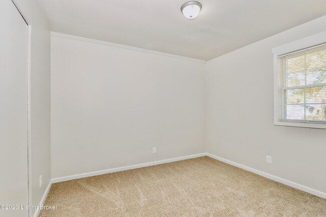 Building Photo - 413 Mac Brae Rd