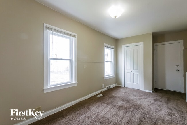 Building Photo - 519 S Elmwood Ave