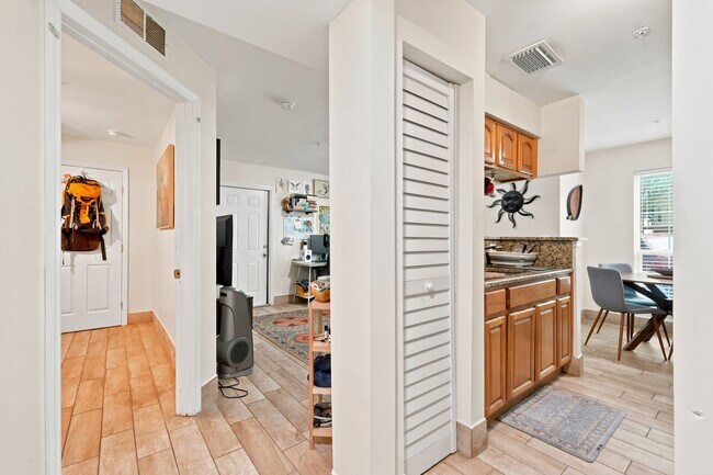 Building Photo - 8642 Mallard Reserve Dr