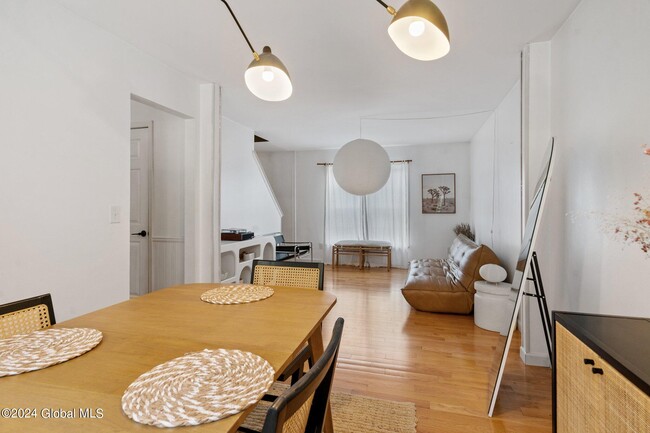 Building Photo - 9 Oxford Dr