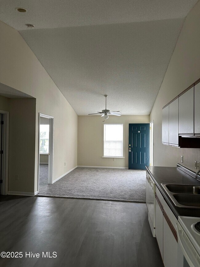 Building Photo - 4460 Magellan Ct