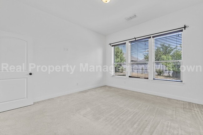Building Photo - 4106 Horseshoe Ln
