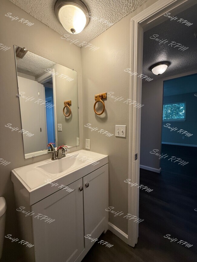 Building Photo - 6453 Hallet St