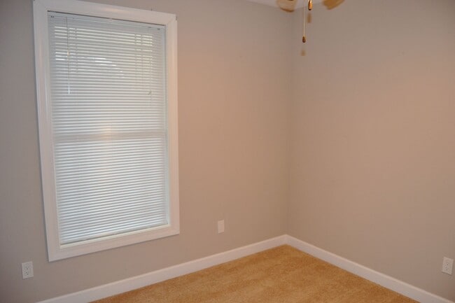 Building Photo - East Gate Area | Home | Unfurnished