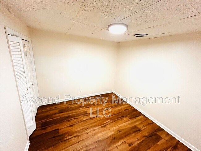 Building Photo - 586 Withrow Rd