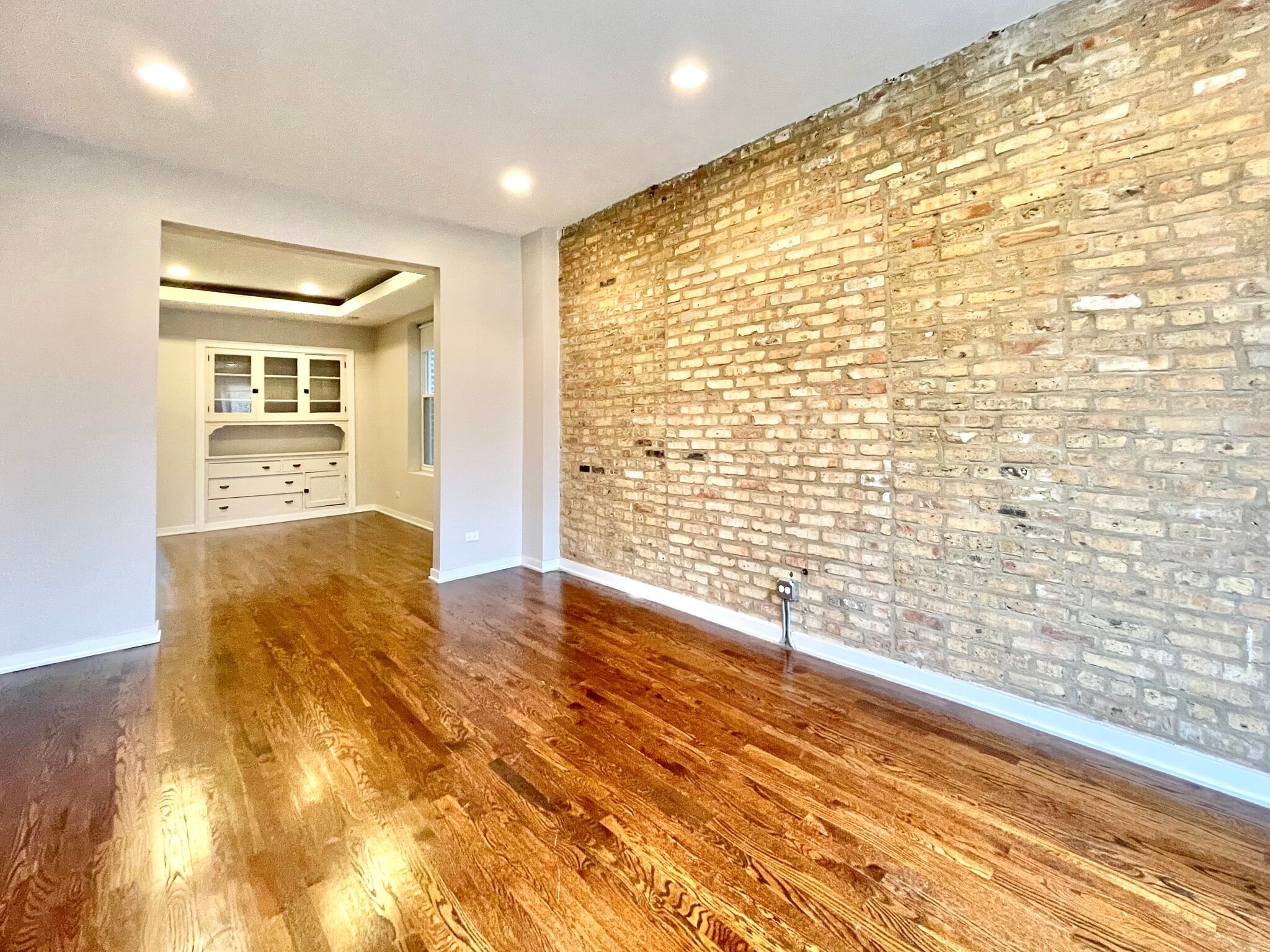 Building Photo - 3342 W Beach Ave