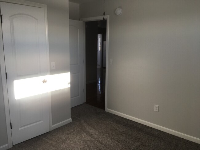 Building Photo - 3 Amos Dr