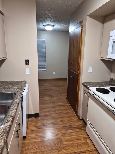 Building Photo - 466 Heritage Cir