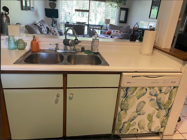 Building Photo - 15 Kulanihakoi St