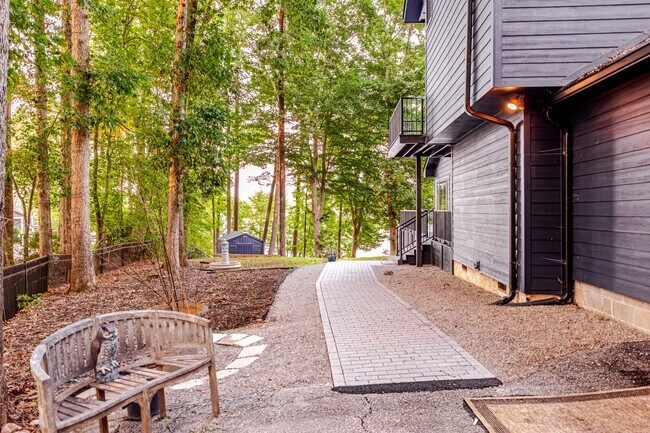 Building Photo - 745 Sagamore Dr