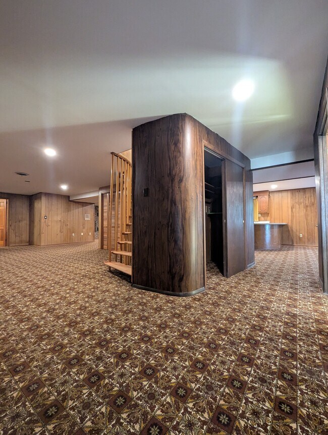 Building Photo - 201 Highland Cir