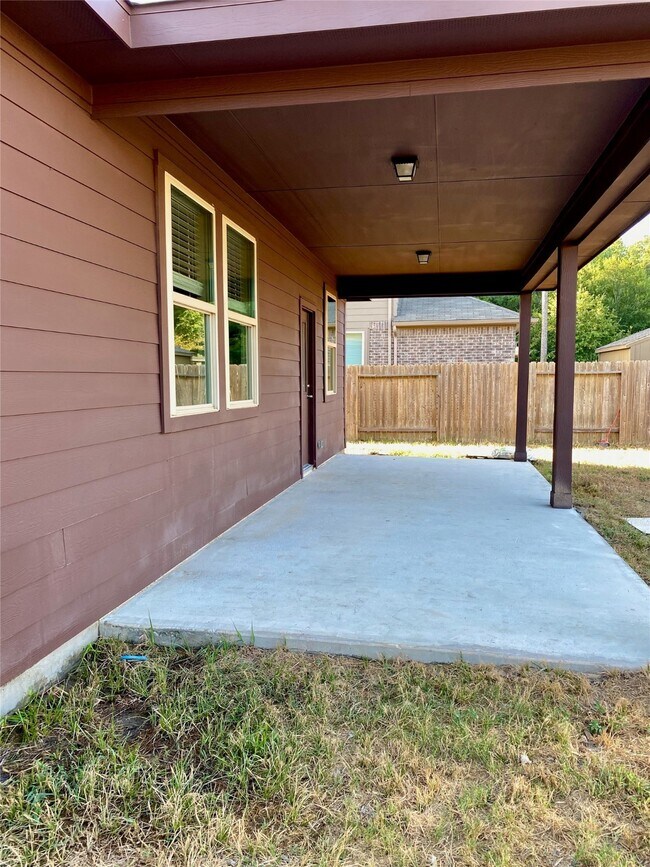Building Photo - 15609 All Star Dr