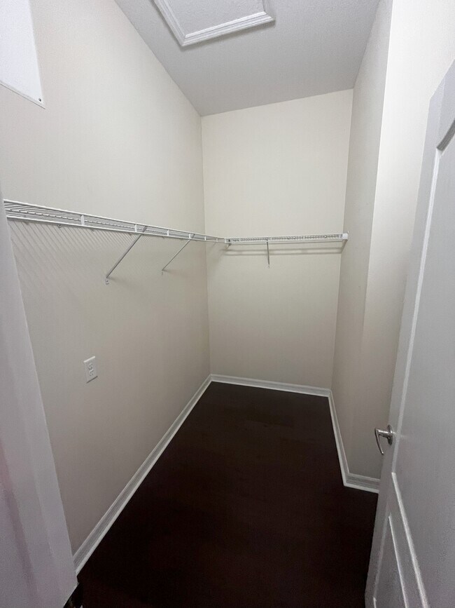 Building Photo - 4726 Claremont Park Dr
