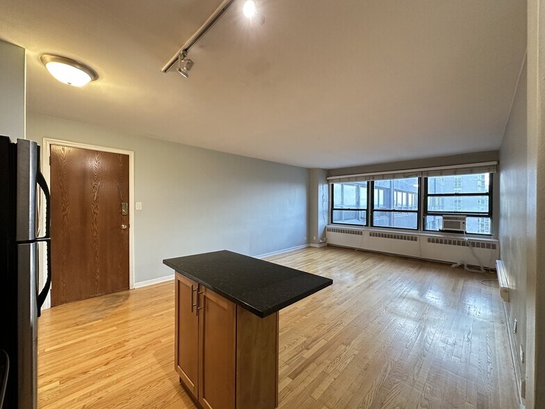 Building Photo - 4180 N Marine Dr