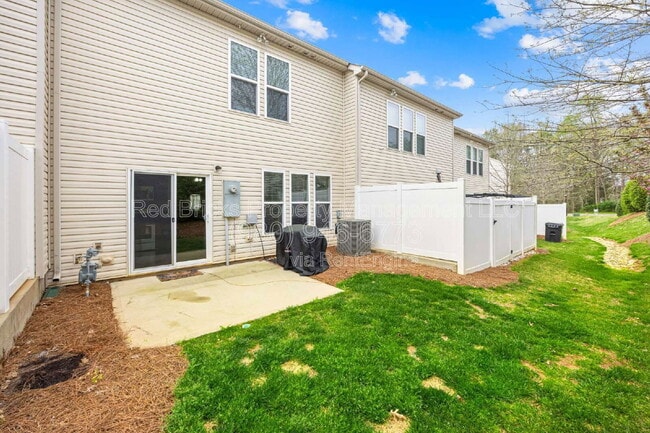 Building Photo - 2452 Royal York Ave