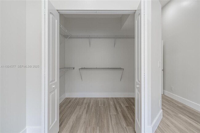 Building Photo - 15130 SW 49th Ct