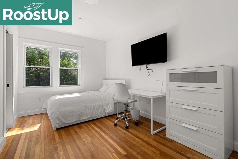 Building Photo - RoostUp Furnished Private Bedroom with Pri...