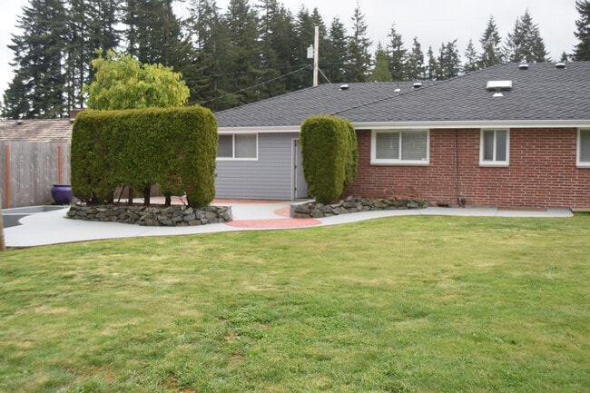 Building Photo - Charming Updated 1955 Rambler – 3 Bed, 2 B...