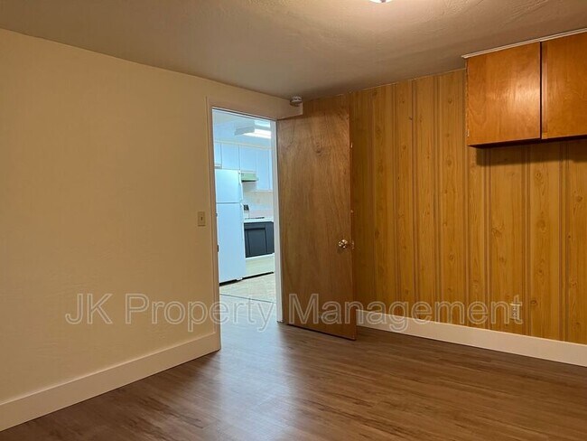 Building Photo - 1927 7th Ave N