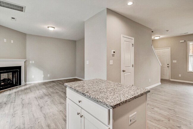 Building Photo - AVAILABLE NOW!  $500 OFF FIRST MONTH'S RENT - Wooded View! |