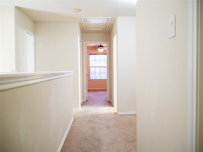Building Photo - 47 Wickerdale Pl