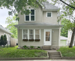 Building Photo - 874 Howell St N