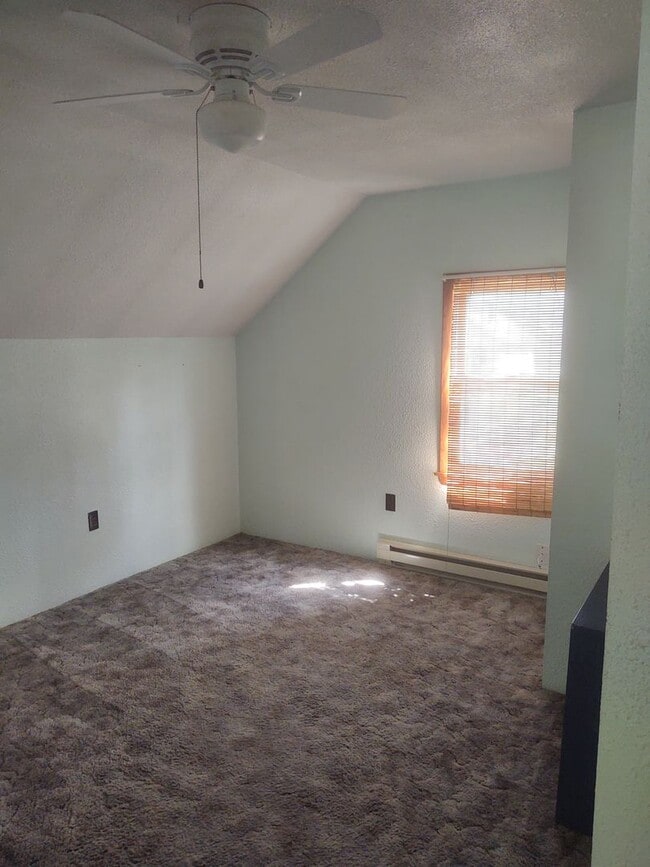 Building Photo - Great house with a big yard