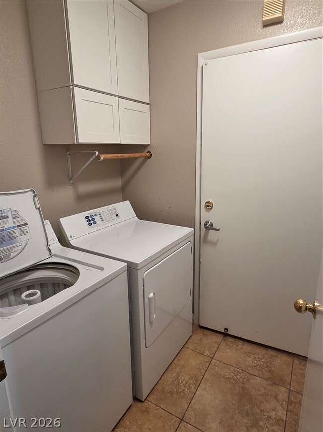 Building Photo - 641 Rubber Tree Ave