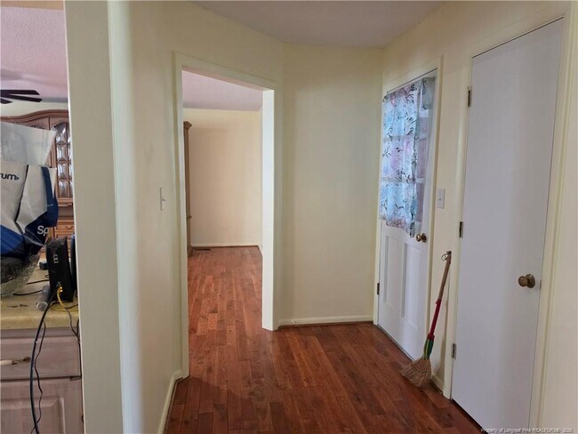 Building Photo - 207 Duncan Rd