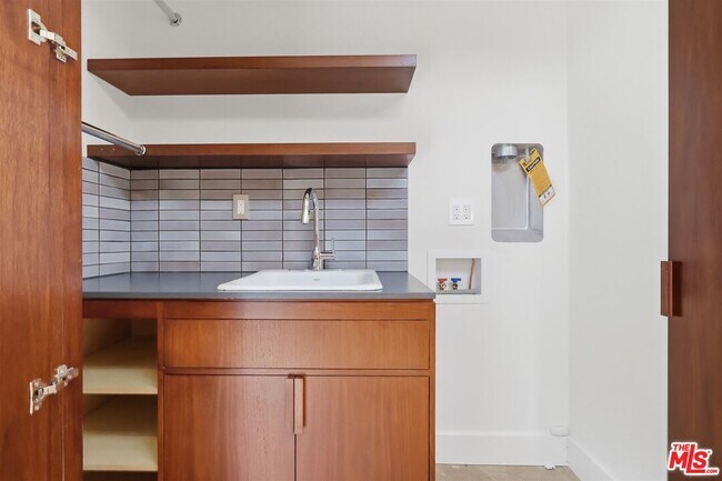 Building Photo - 444 S Windsor Blvd