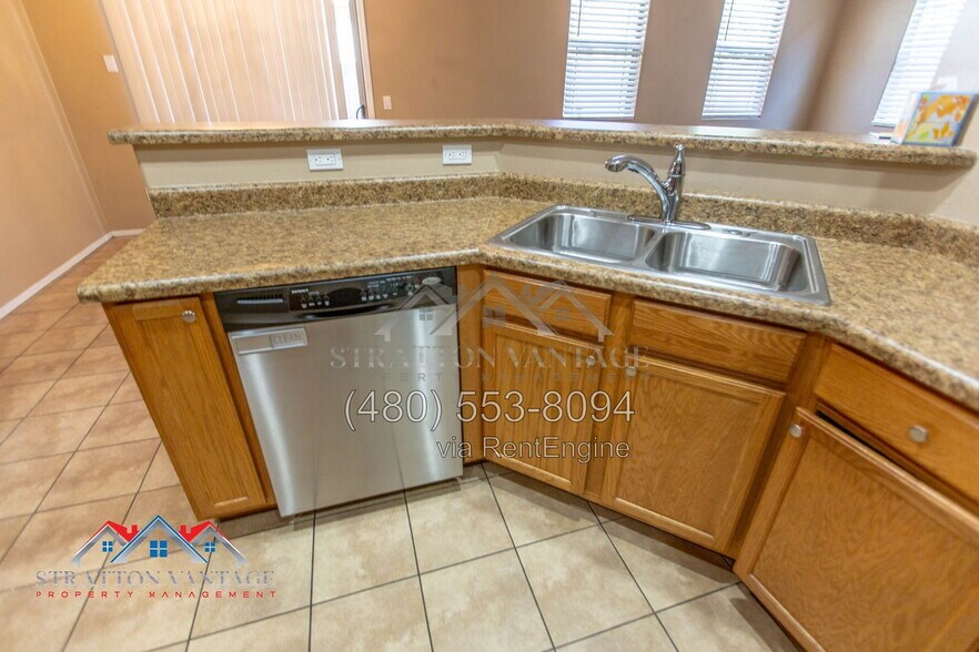 Building Photo - 1423 N 81st Ave