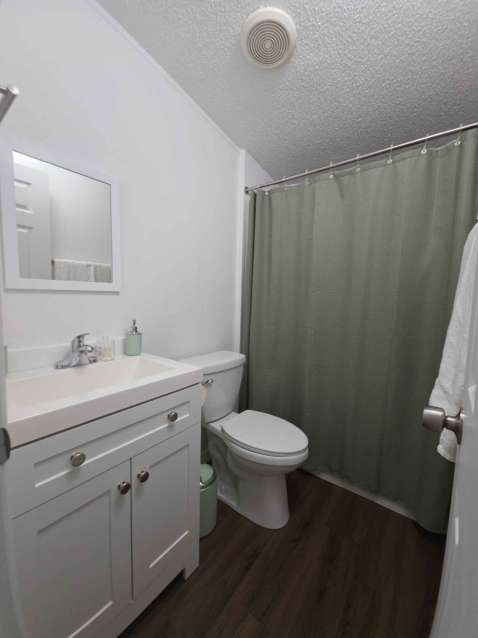 Building Photo - 2160 Milrose Dr