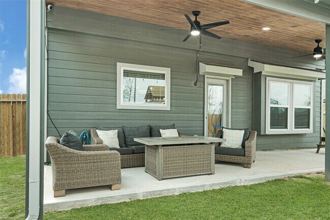 Building Photo - 30260 Kingston Heath Dr